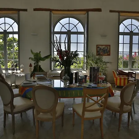 Au Bois Briand Bed & Breakfast *